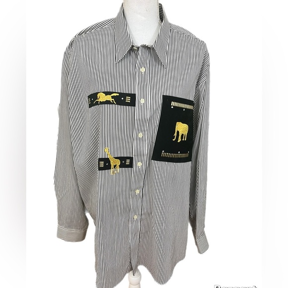 scrabbles USA Tops - Scrabbles USA Women’s Button Up Black/white Blouse Size Large W/animal Decor